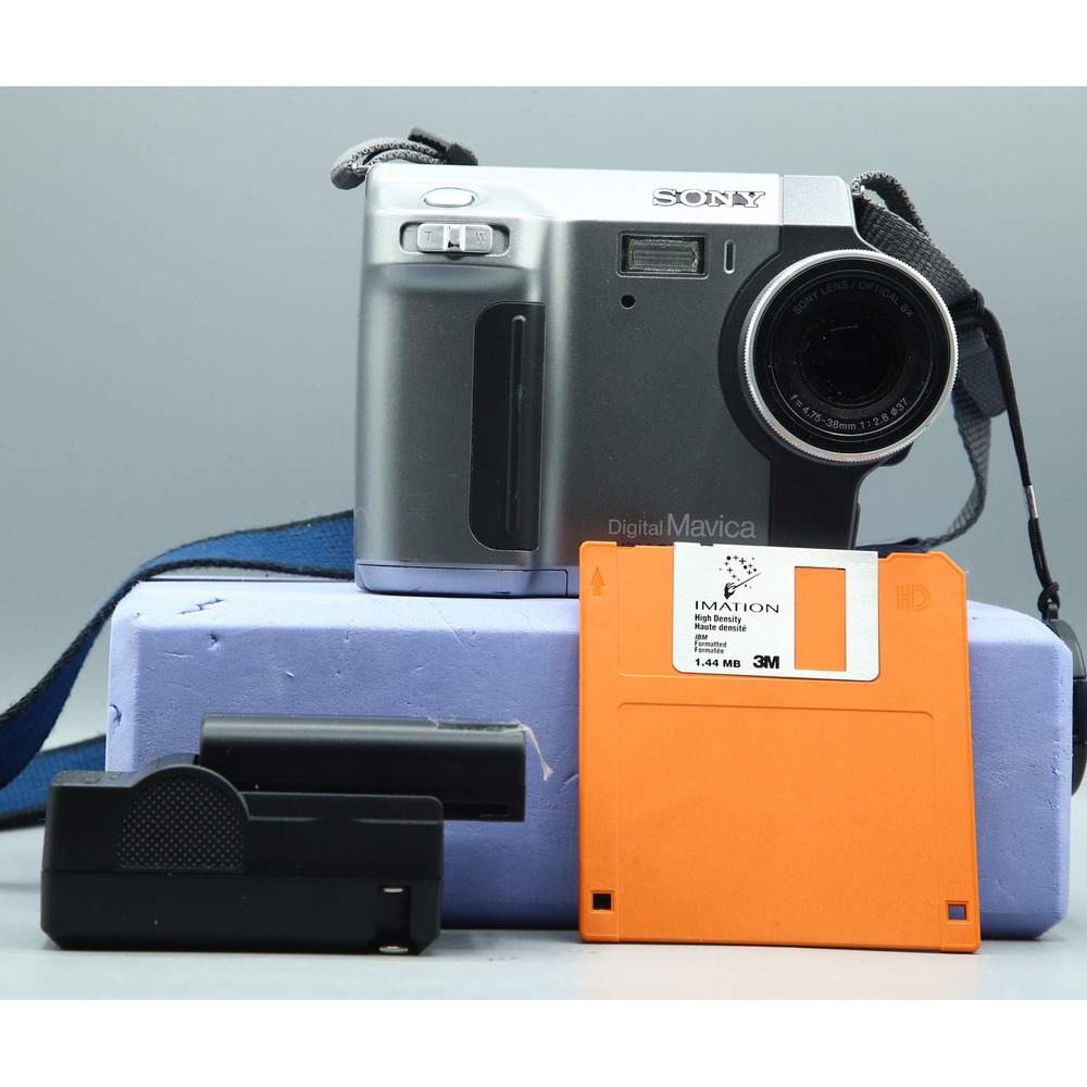 Sony Digital Mavica MVC-FD90 1.6MP Floppy Disk Camera 8x Optical Zoom Silver